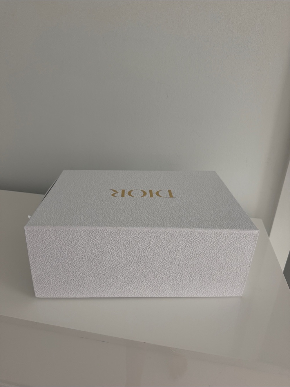 Dior White Box with Gold Logo - Picture 4 of 4